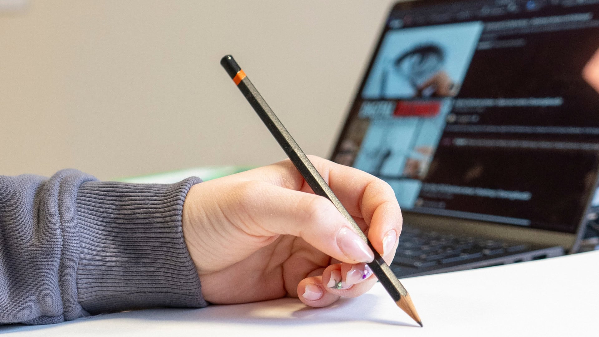 Drawing and Painting – Learning Art Online or on Site?